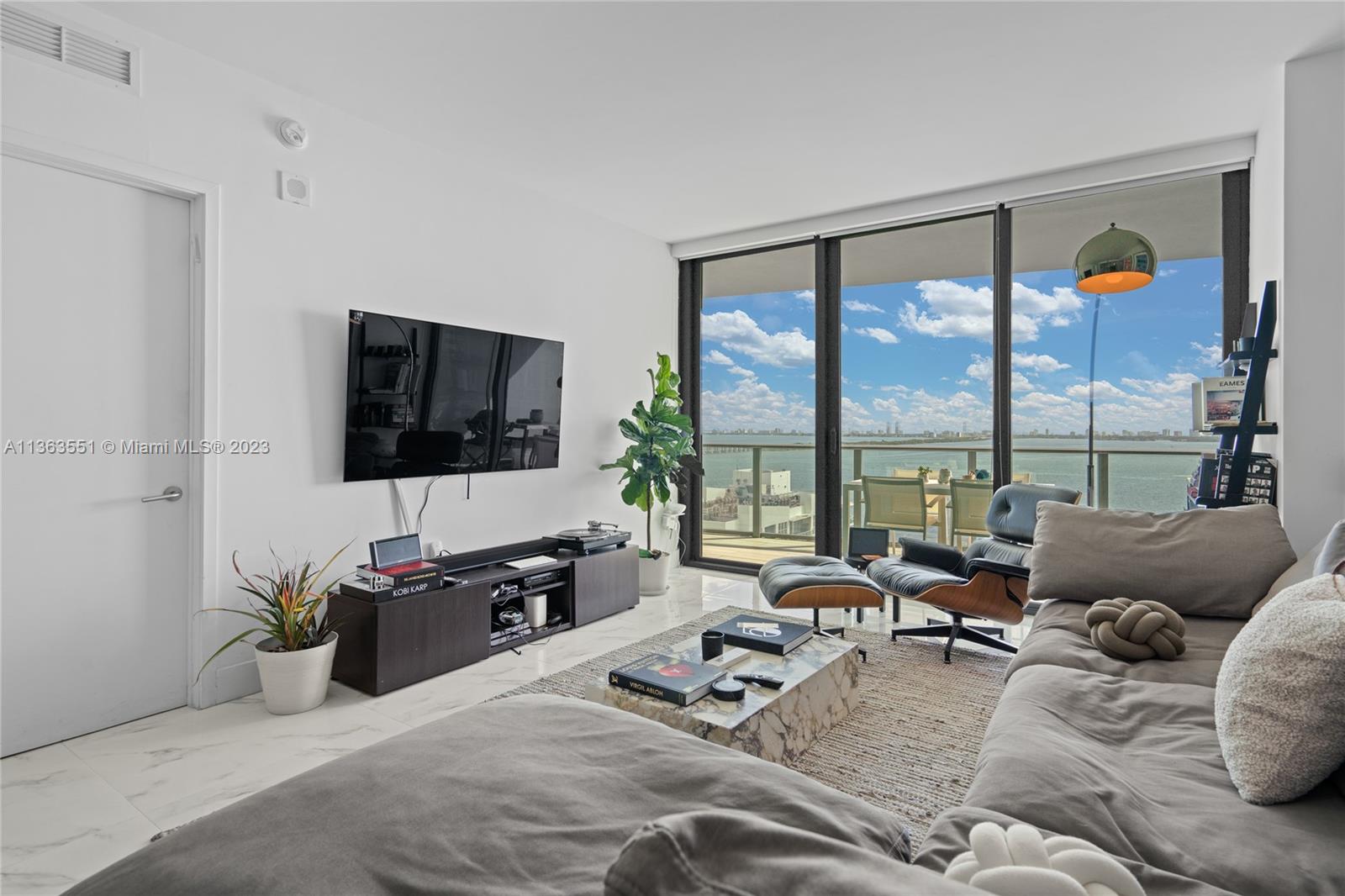 ICON BAY CONDO - Residential Lease