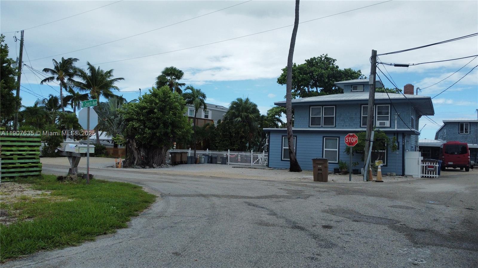CONCH KEY - Land