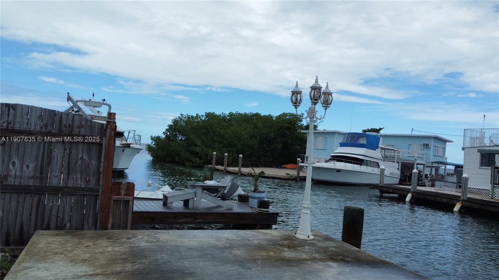 CONCH KEY - Land