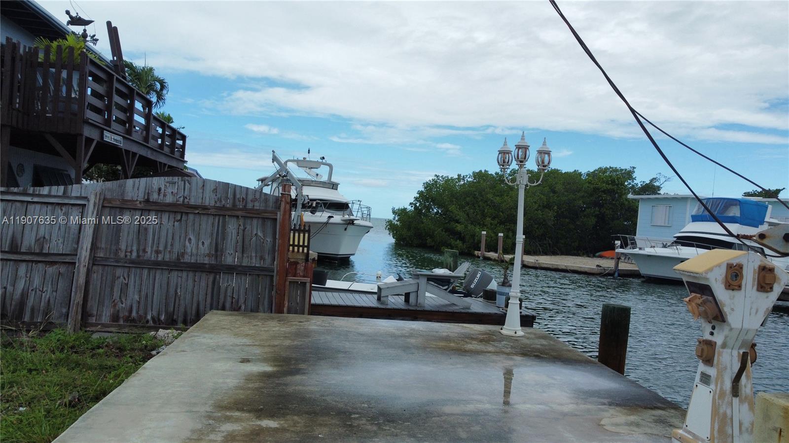CONCH KEY - Land