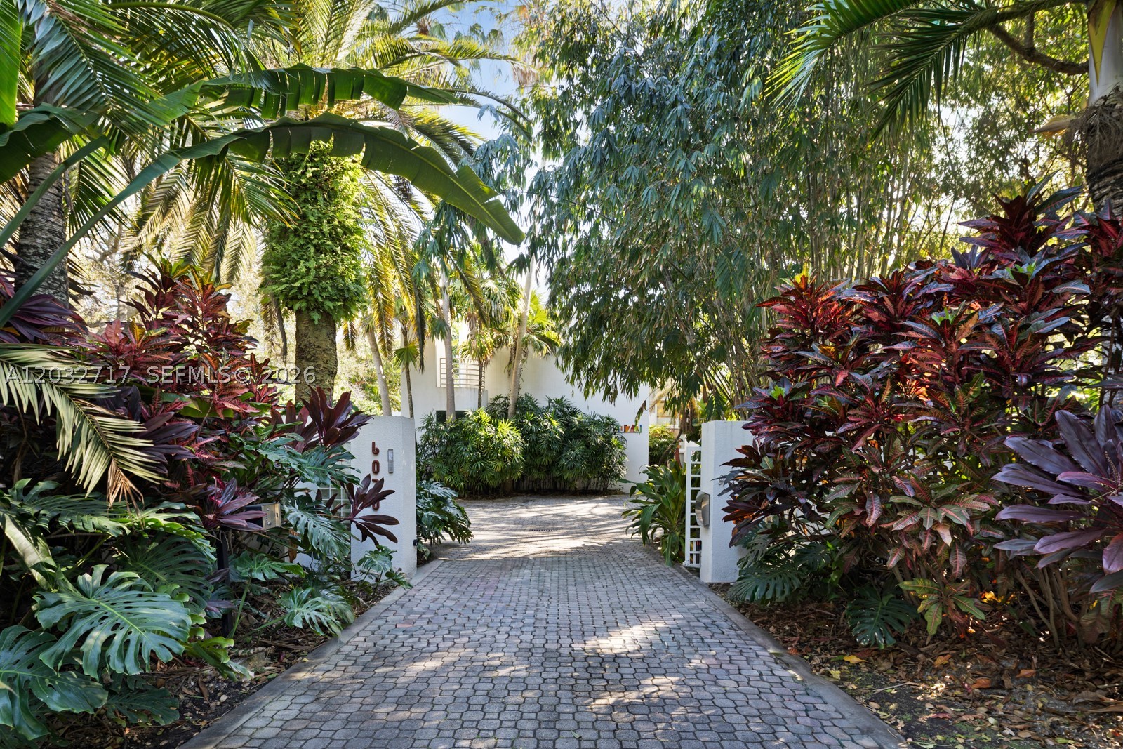 MANGO BAY - Residential Lease