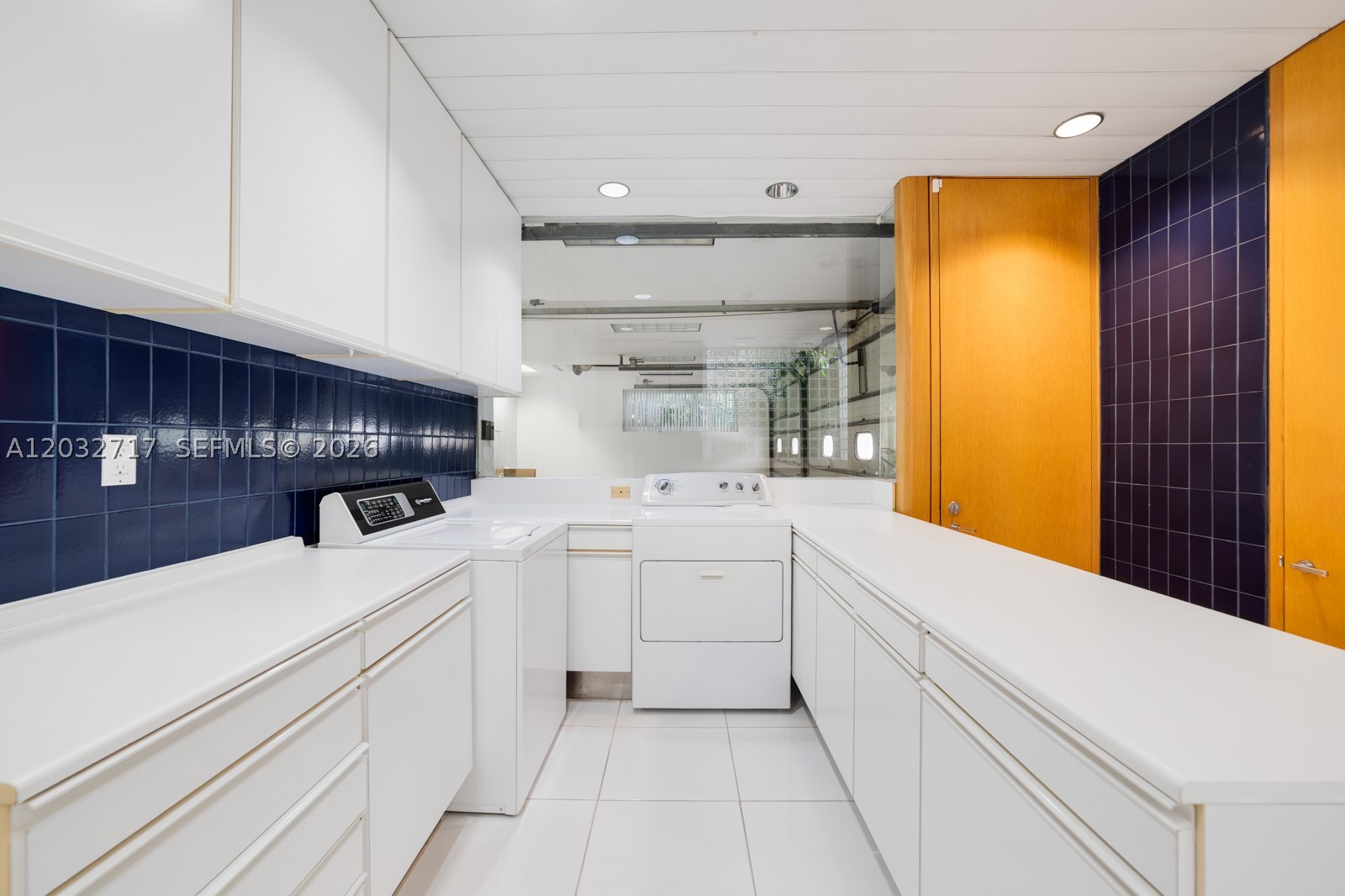 MANGO BAY - Residential Lease
