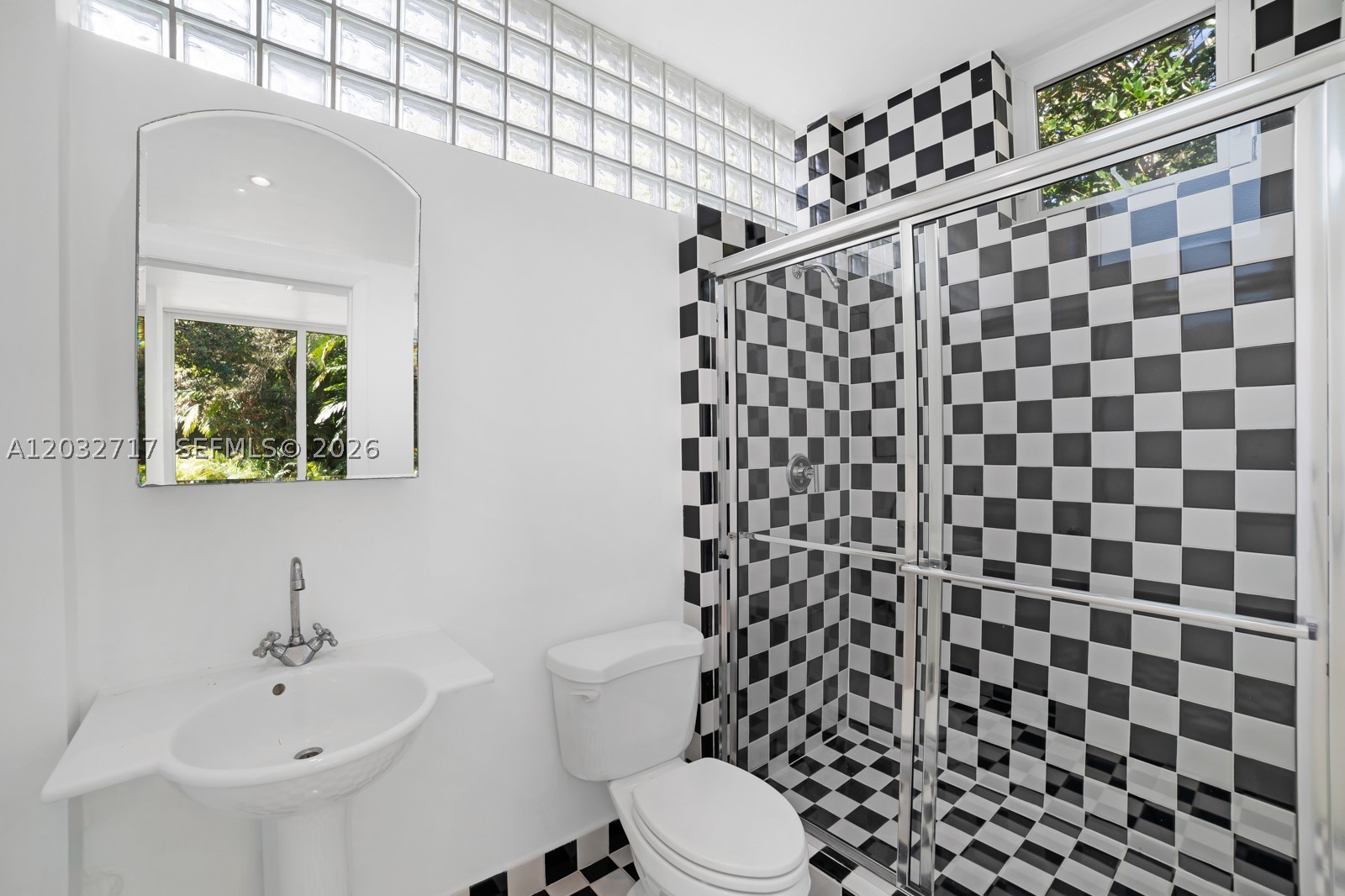 MANGO BAY - Residential Lease