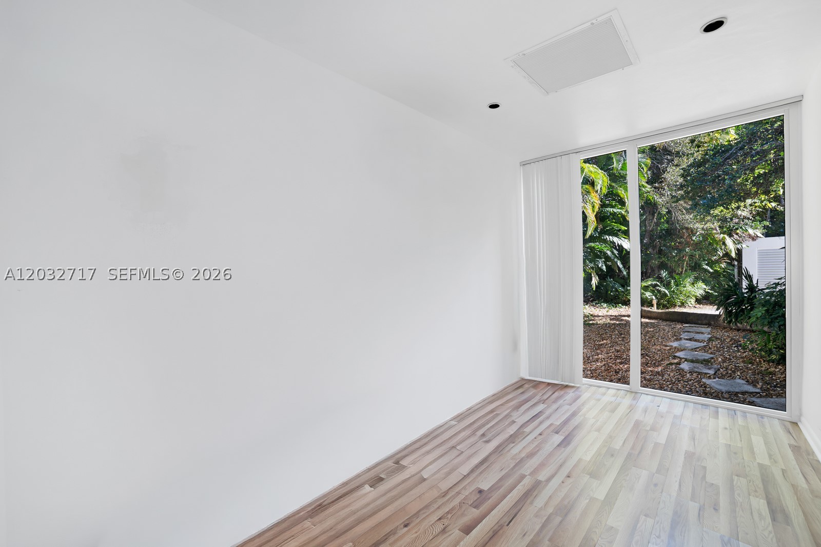 MANGO BAY - Residential Lease
