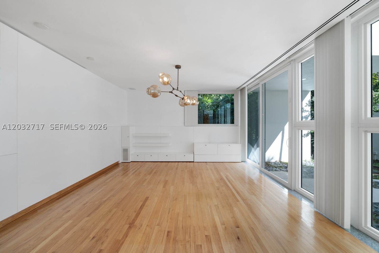 MANGO BAY - Residential Lease