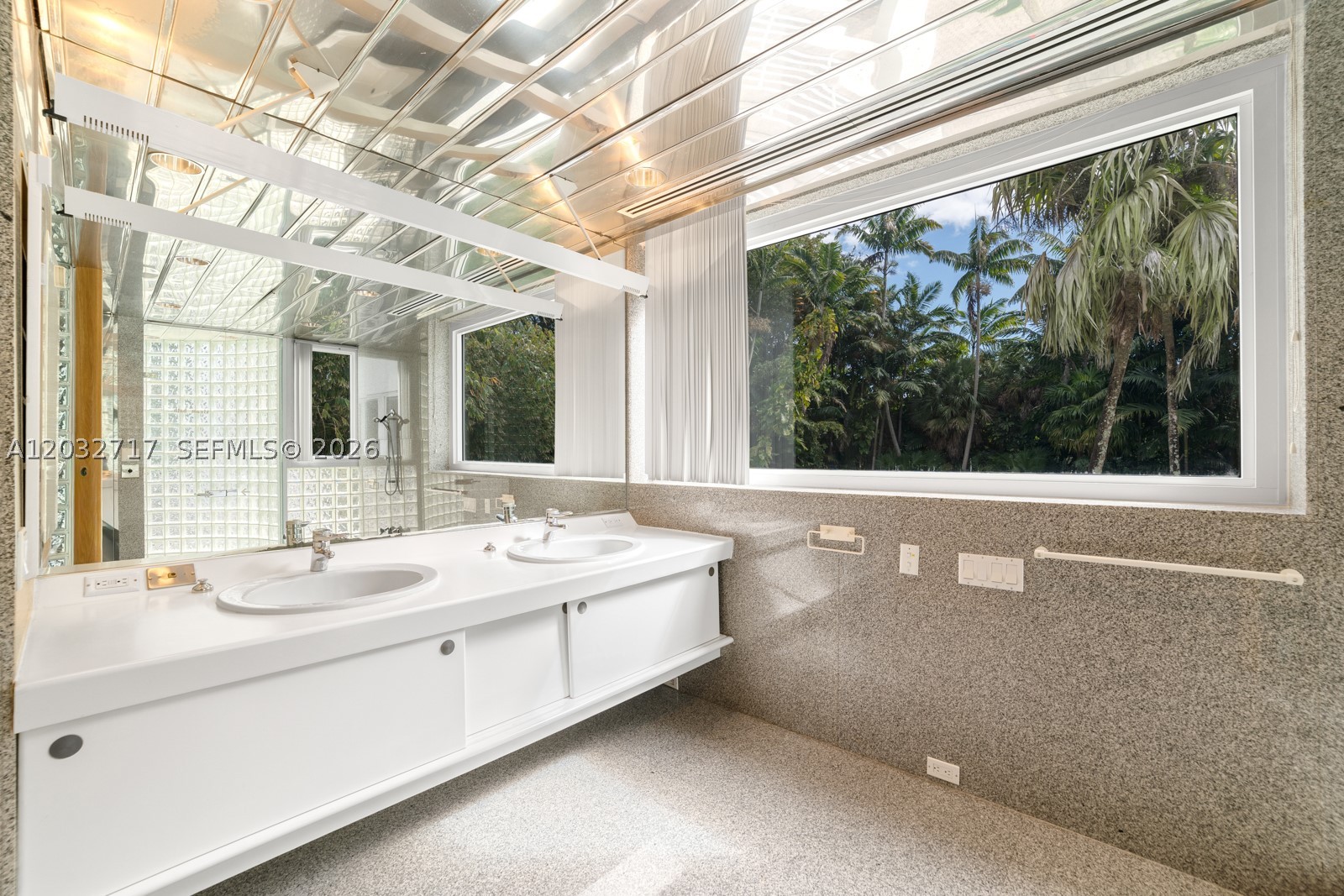 MANGO BAY - Residential Lease