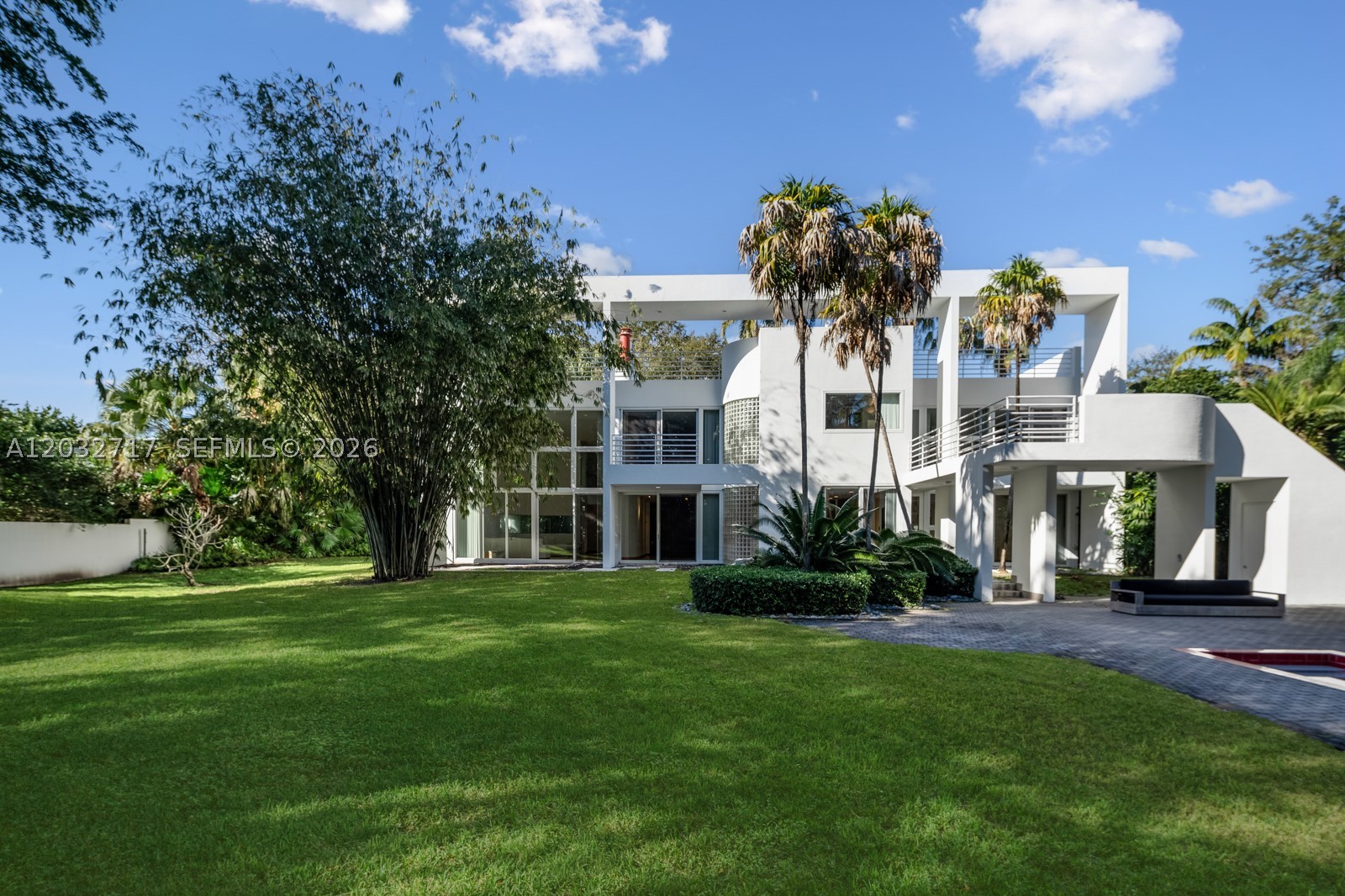 MANGO BAY - Residential Lease