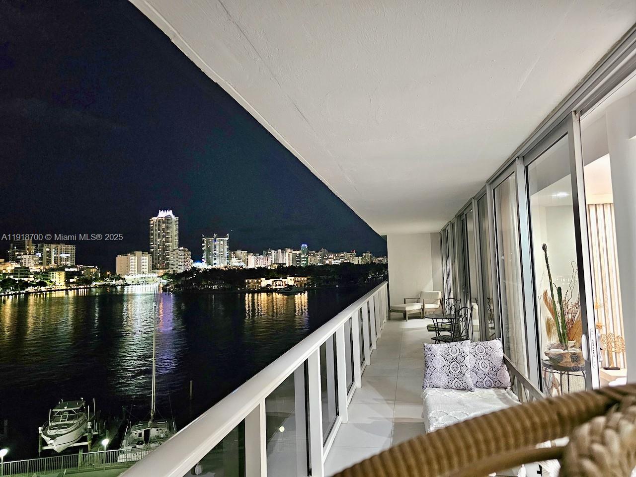 KING COLE CONDO - Residential