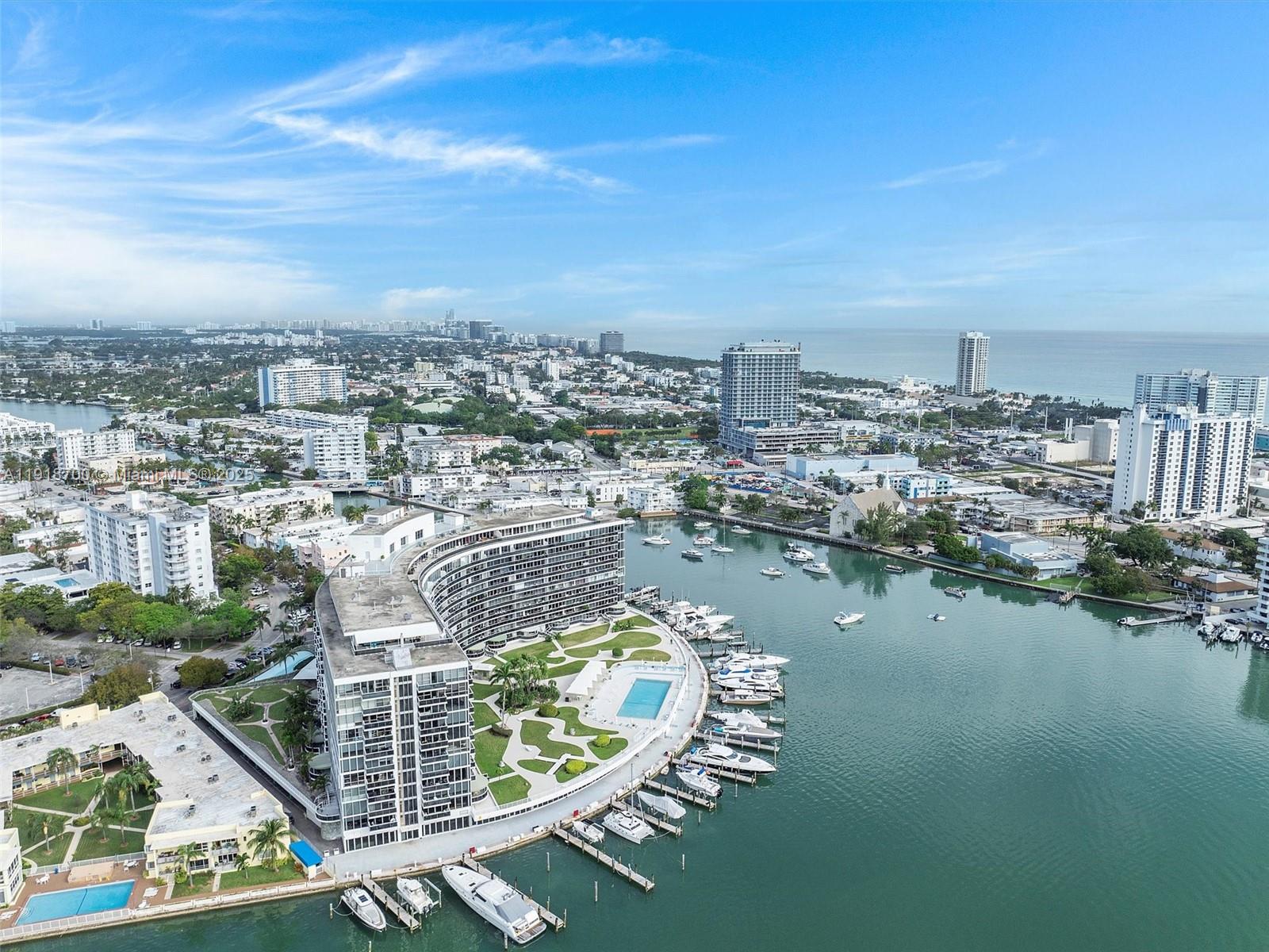 KING COLE CONDO - Residential