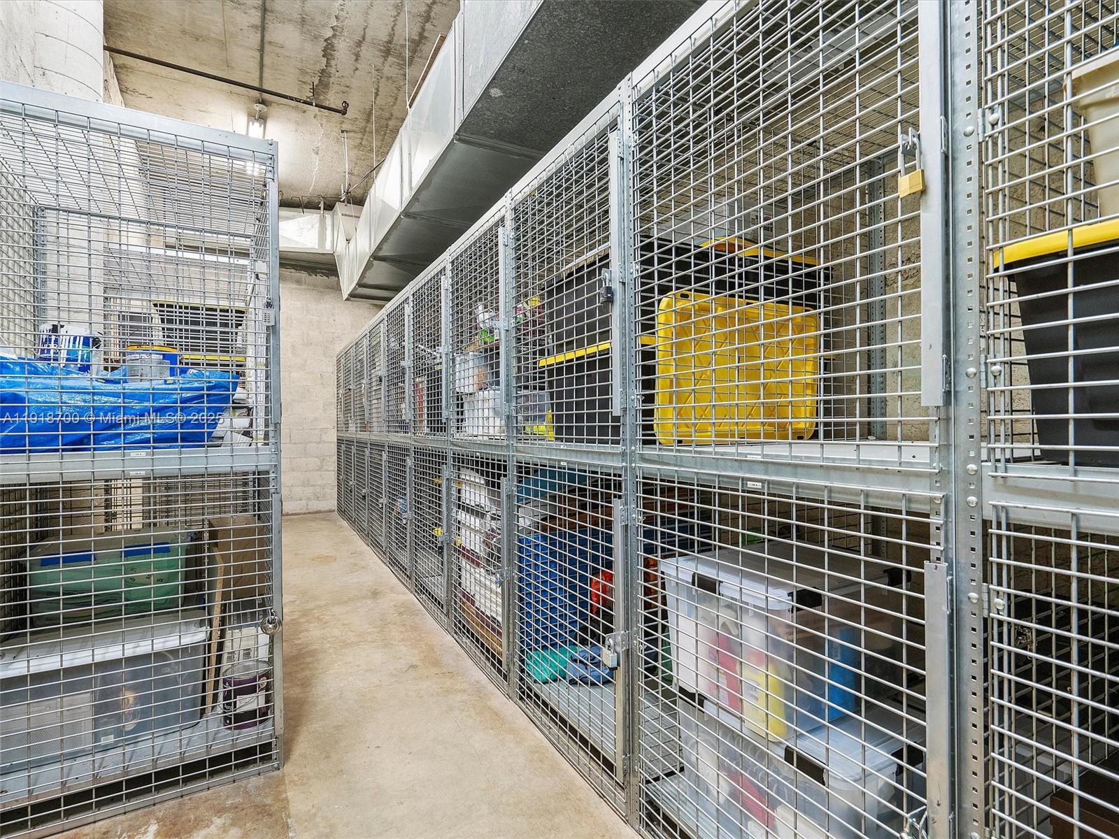 KING COLE CONDO - Residential