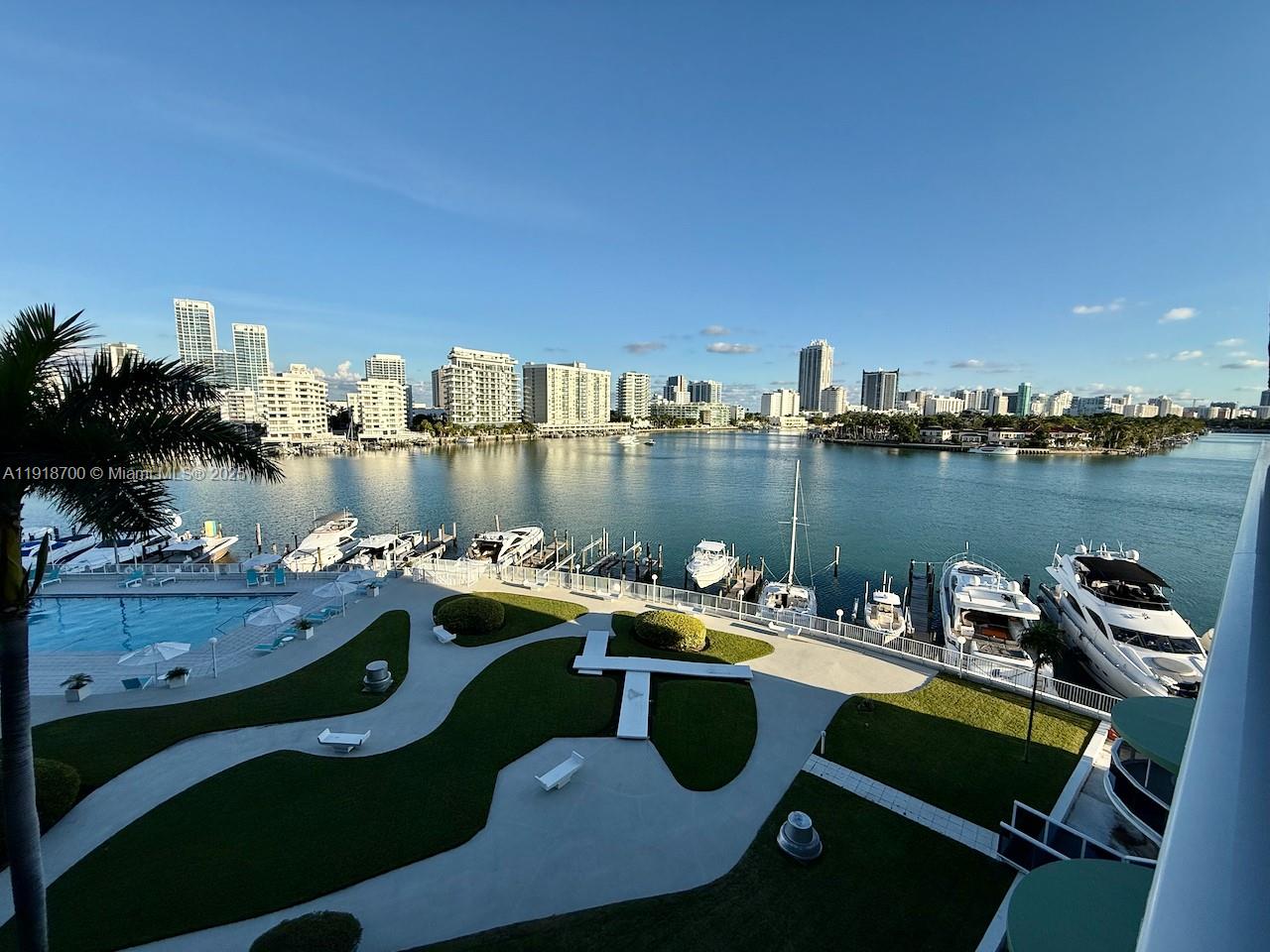 KING COLE CONDO - Residential
