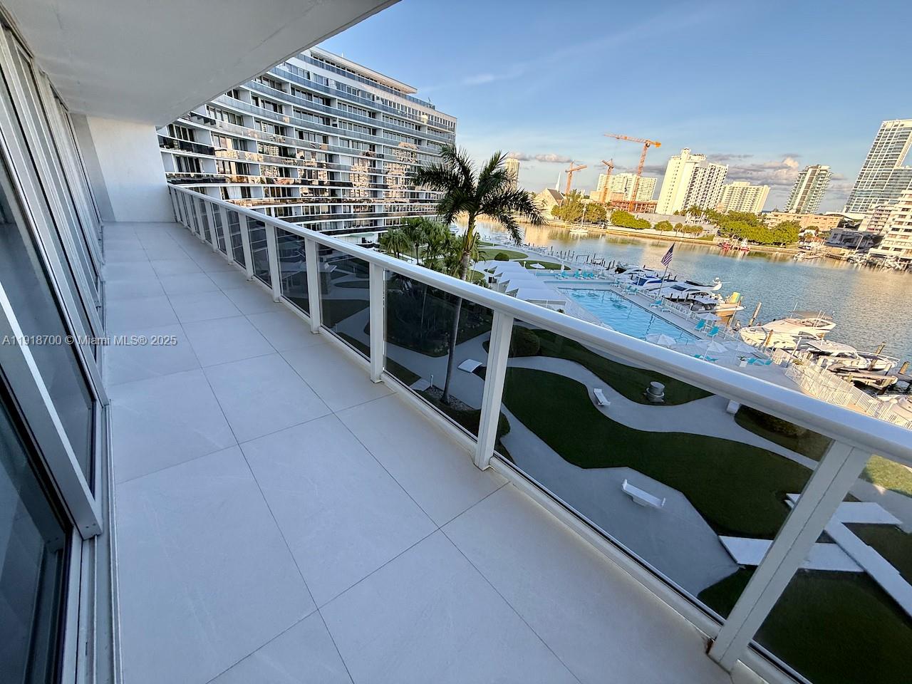 KING COLE CONDO - Residential