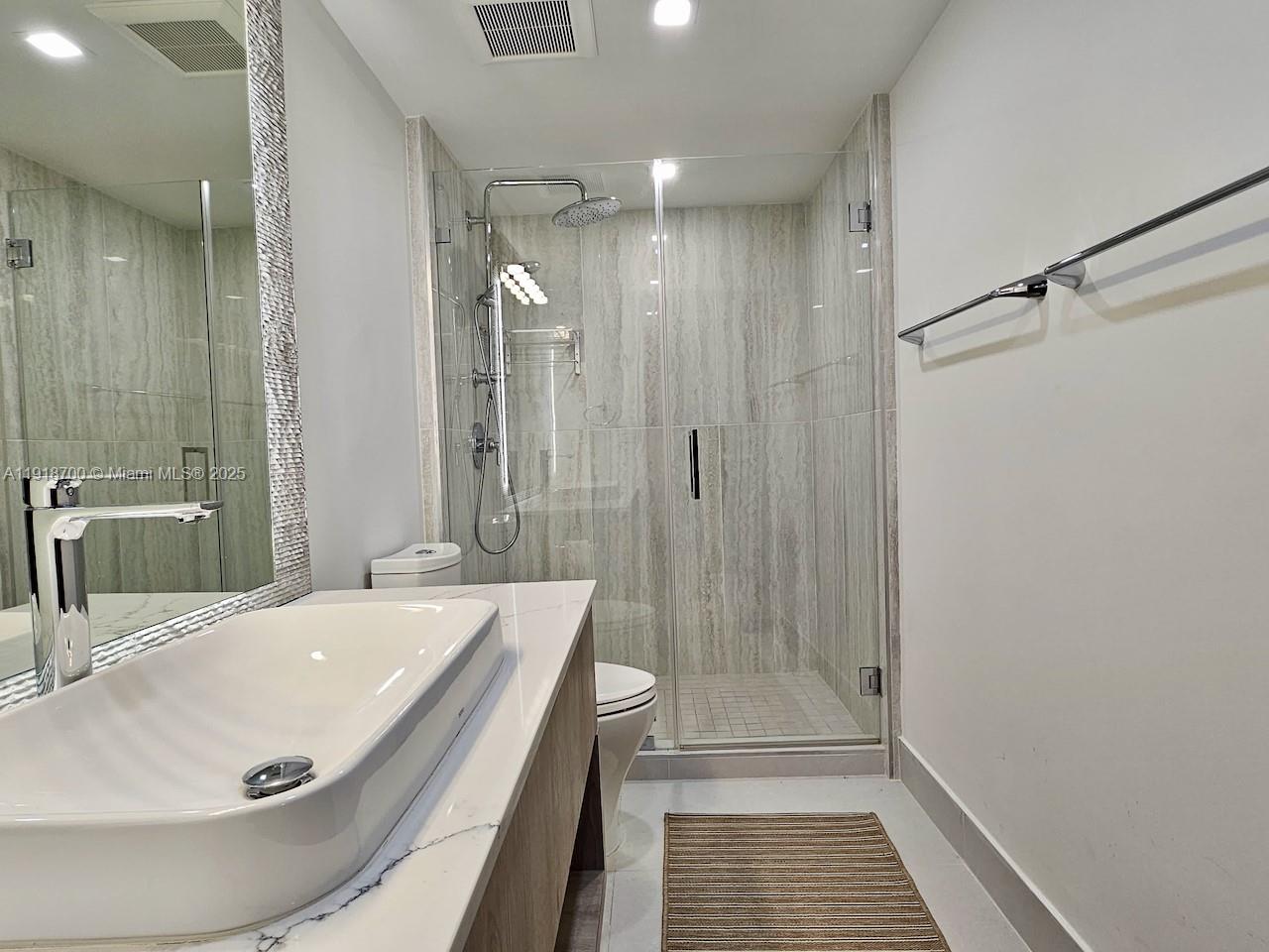 KING COLE CONDO - Residential