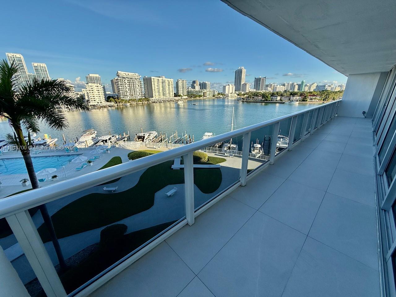 KING COLE CONDO - Residential