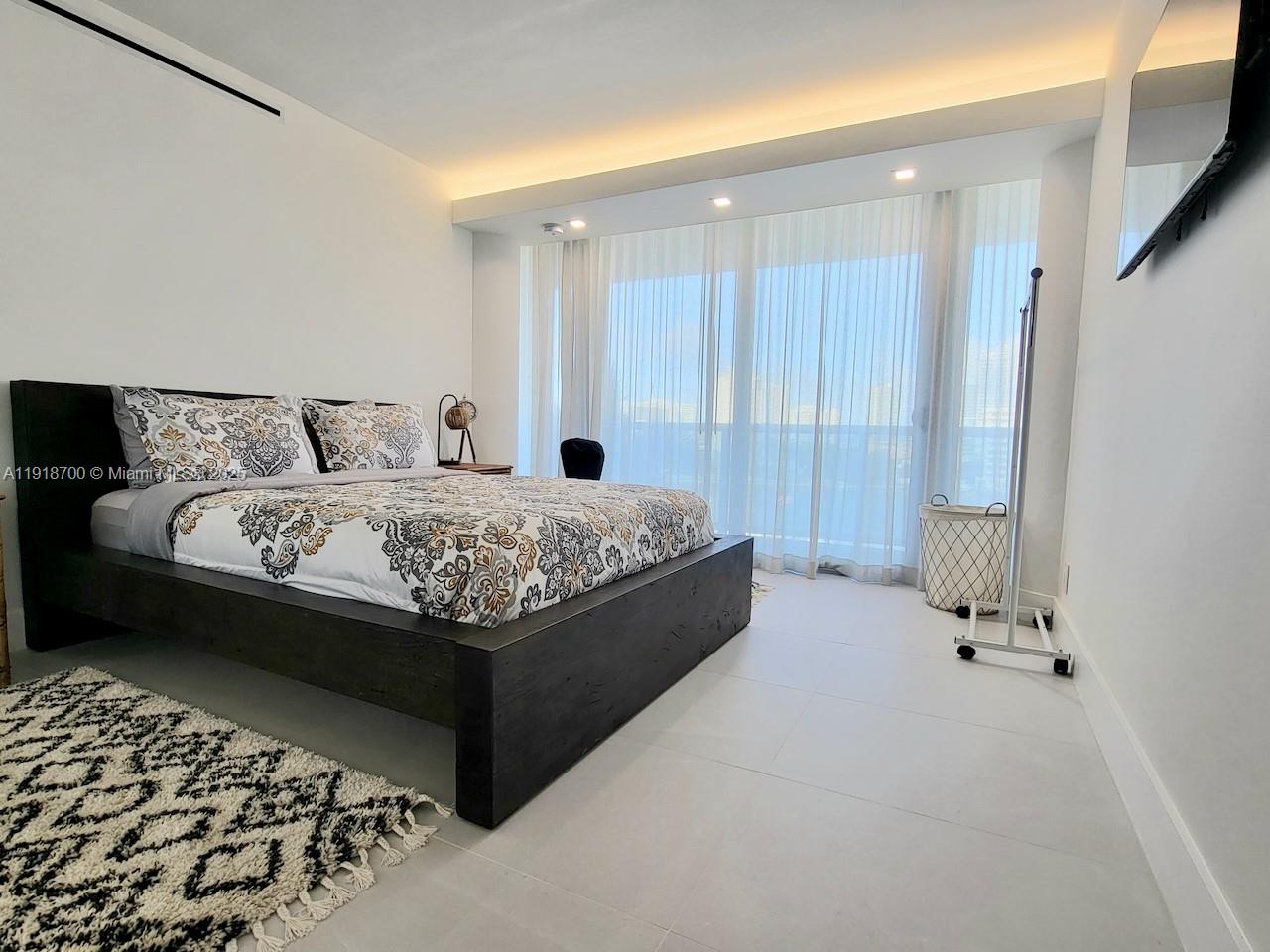 KING COLE CONDO - Residential