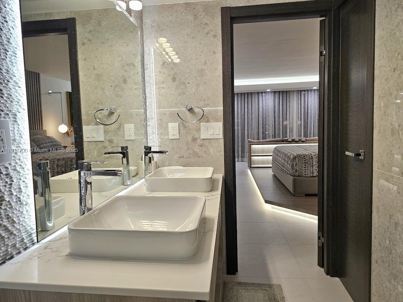 KING COLE CONDO - Residential