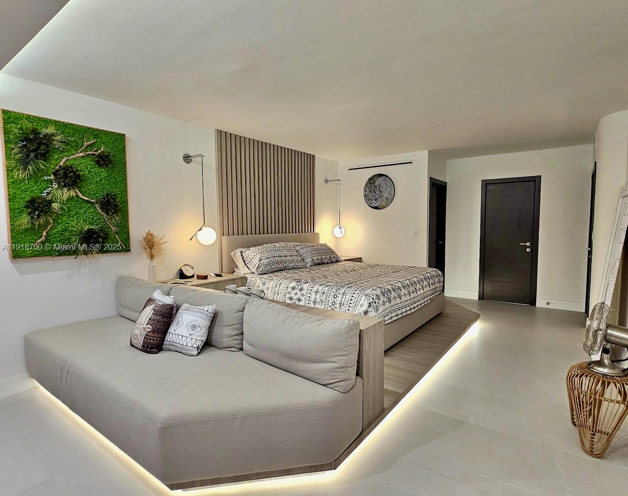 KING COLE CONDO - Residential