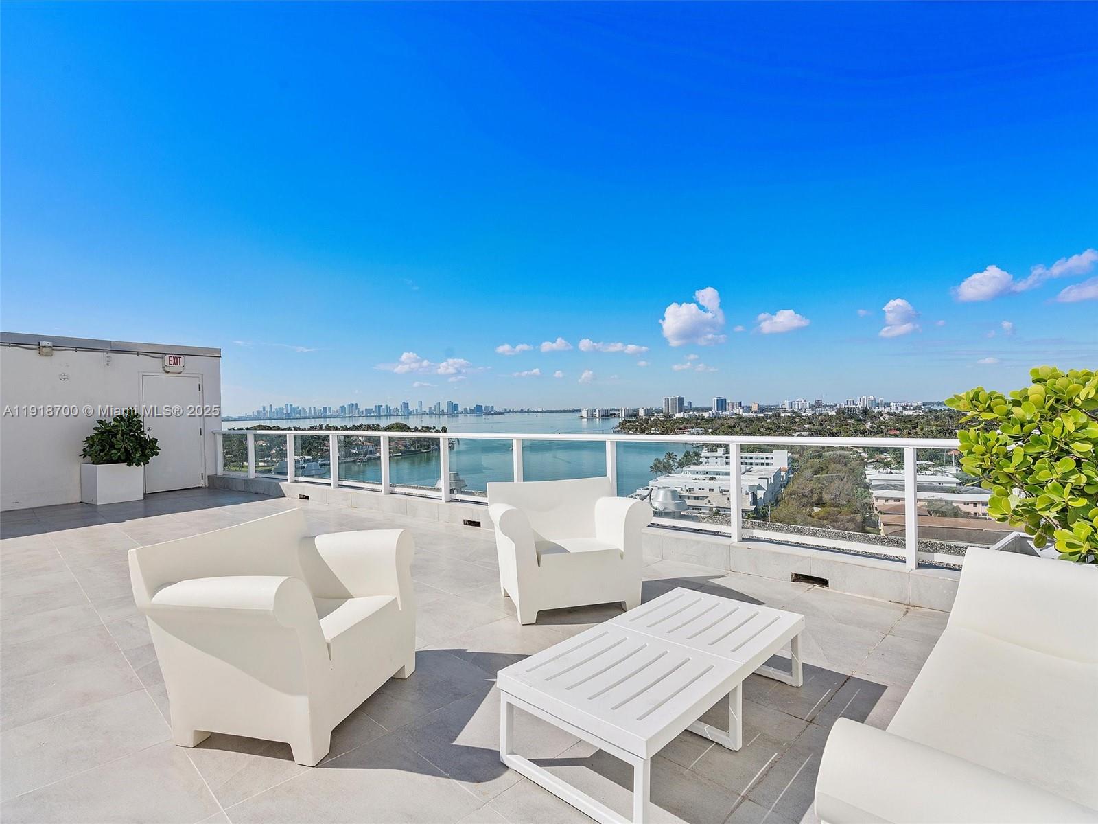 KING COLE CONDO - Residential