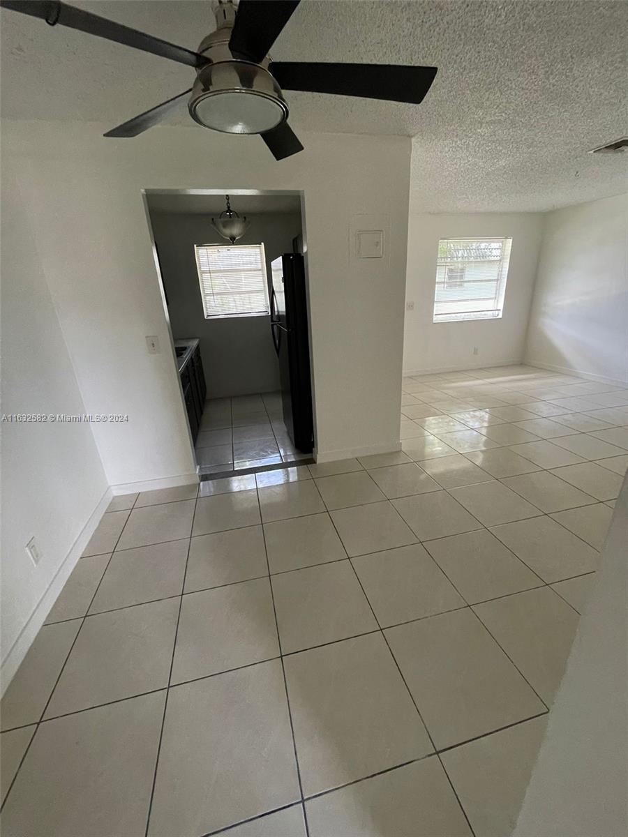 HOLLYWOOD COUNTRY ESTATES - Residential Lease