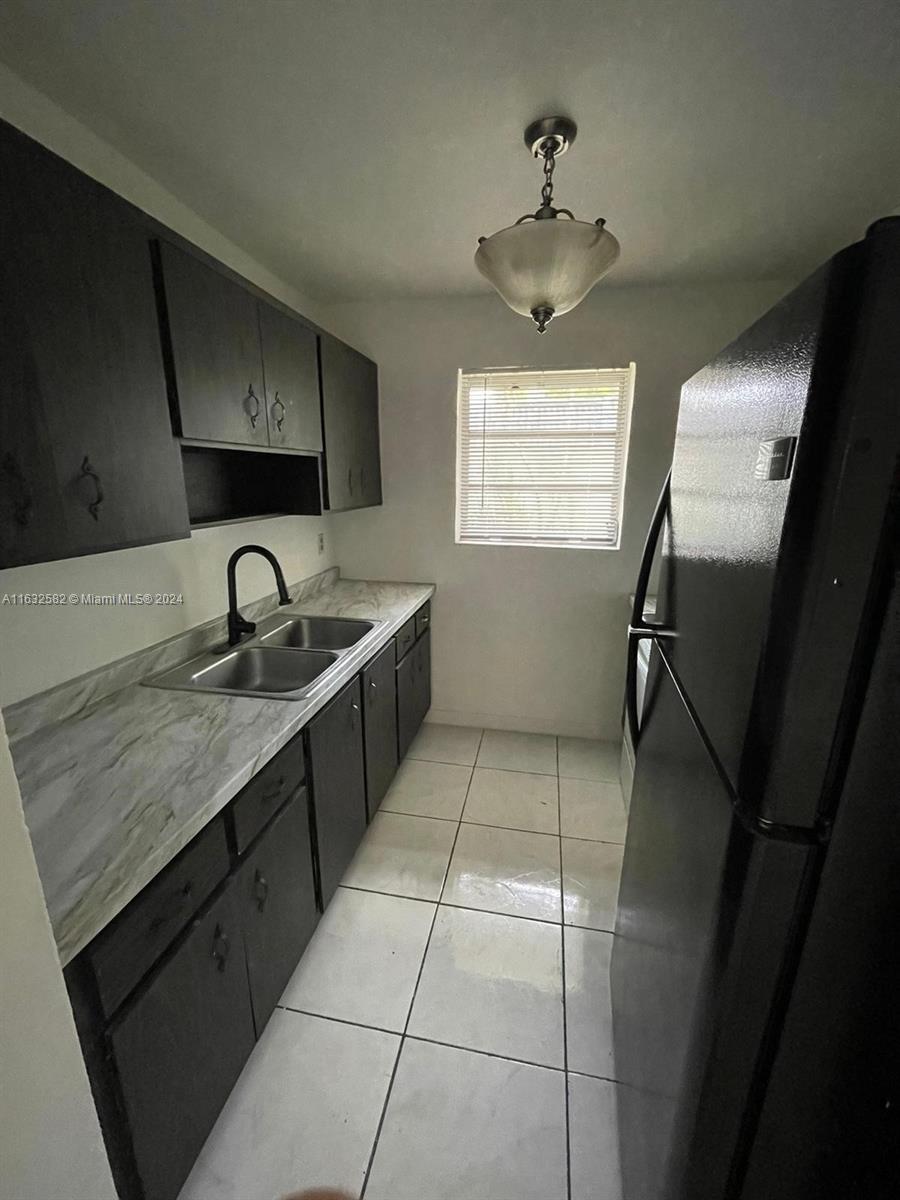 HOLLYWOOD COUNTRY ESTATES - Residential Lease