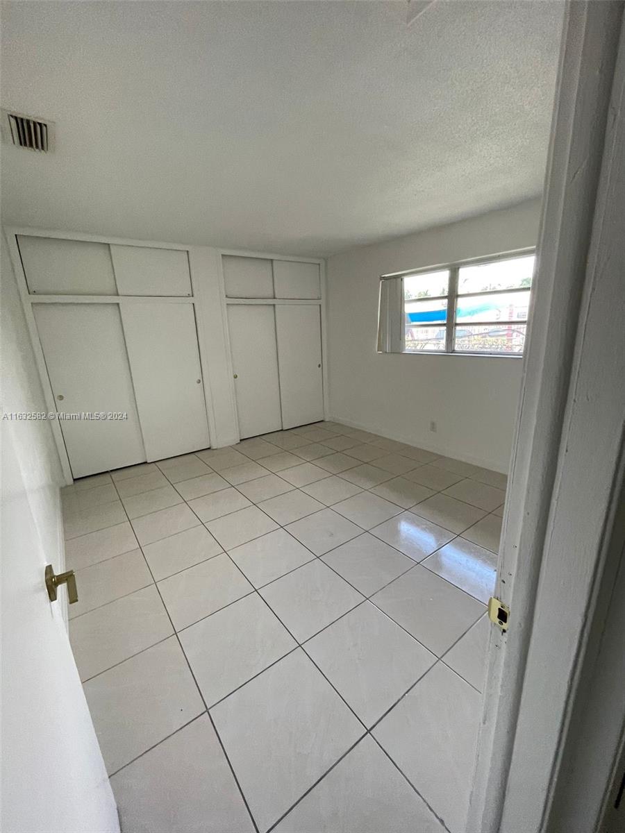 HOLLYWOOD COUNTRY ESTATES - Residential Lease