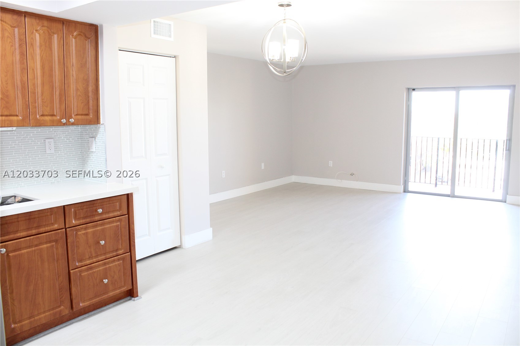 INTERNATIONAL CONDO - Residential Lease