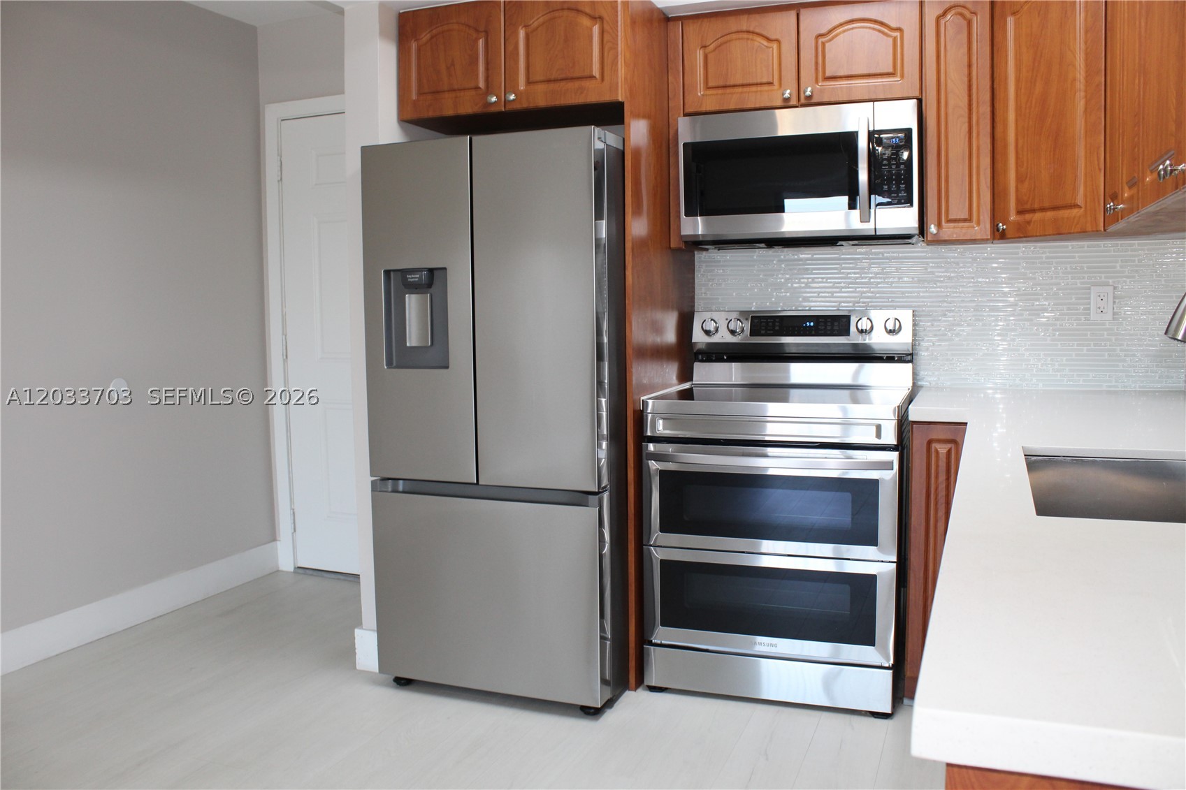 INTERNATIONAL CONDO - Residential Lease