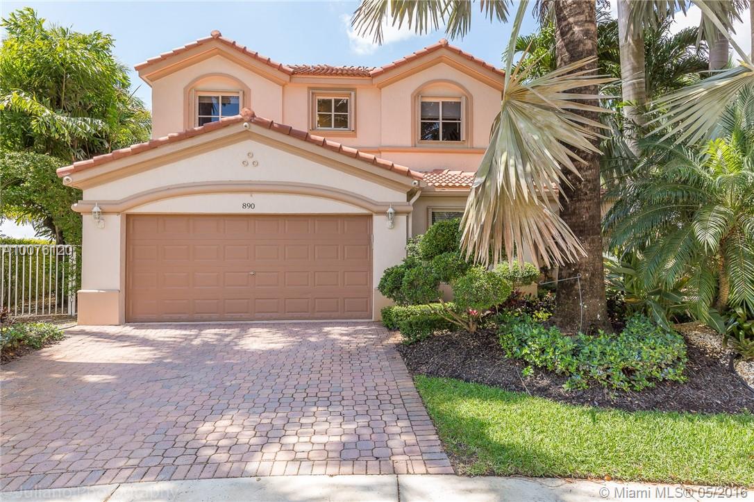 Excellent location, in a cul-du-sac, offering privacy, beautiful lake view, and nearby A-rated public schools. 
The house is equipped with an alarm system, new energy saving AC’s, and has been well maintained.
Very good value for money in Weston, and ready to move in.