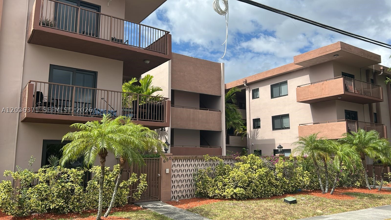 Property is tenant occupied until JUNE 30, 2025. Excellent location apartment. 1 bedroom, 1 full bathroom. Large
living room and nice kitchen. Quiet neighborhood. 1 assigned parking. No pool. See broker remarks.