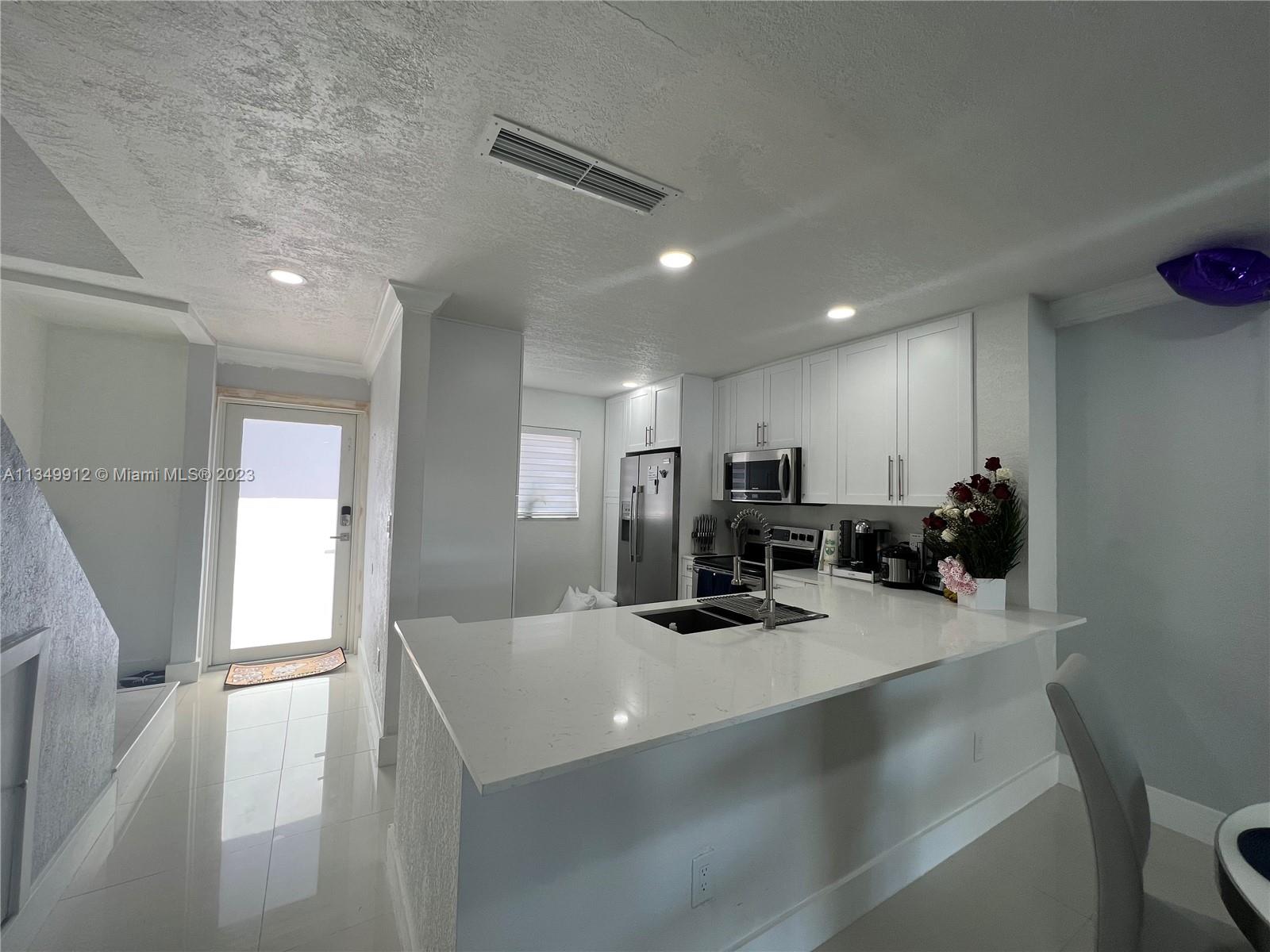 FLAMINGO LAKE - Residential