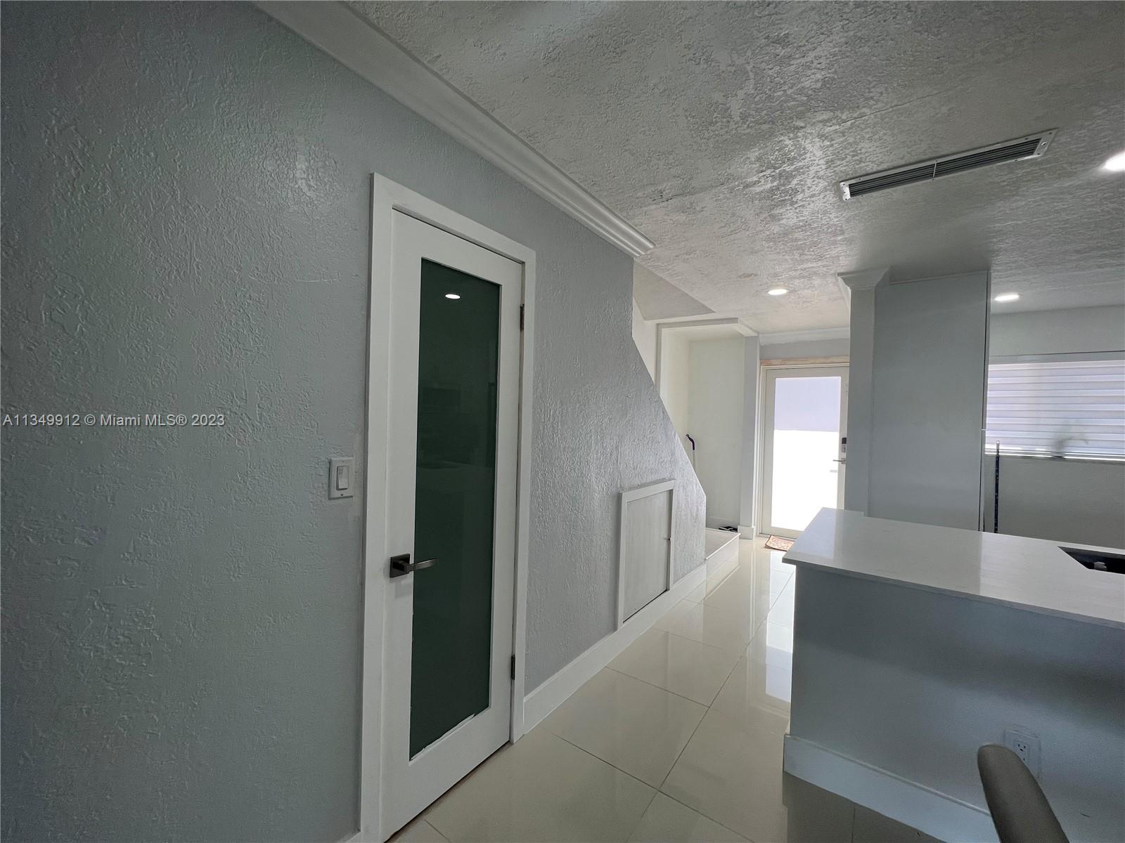 FLAMINGO LAKE - Residential