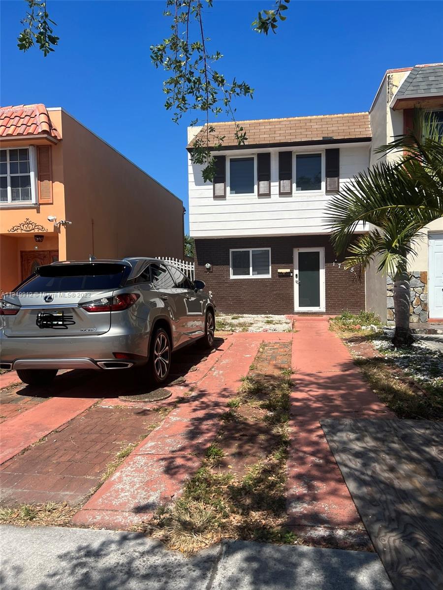 FLAMINGO LAKE - Residential