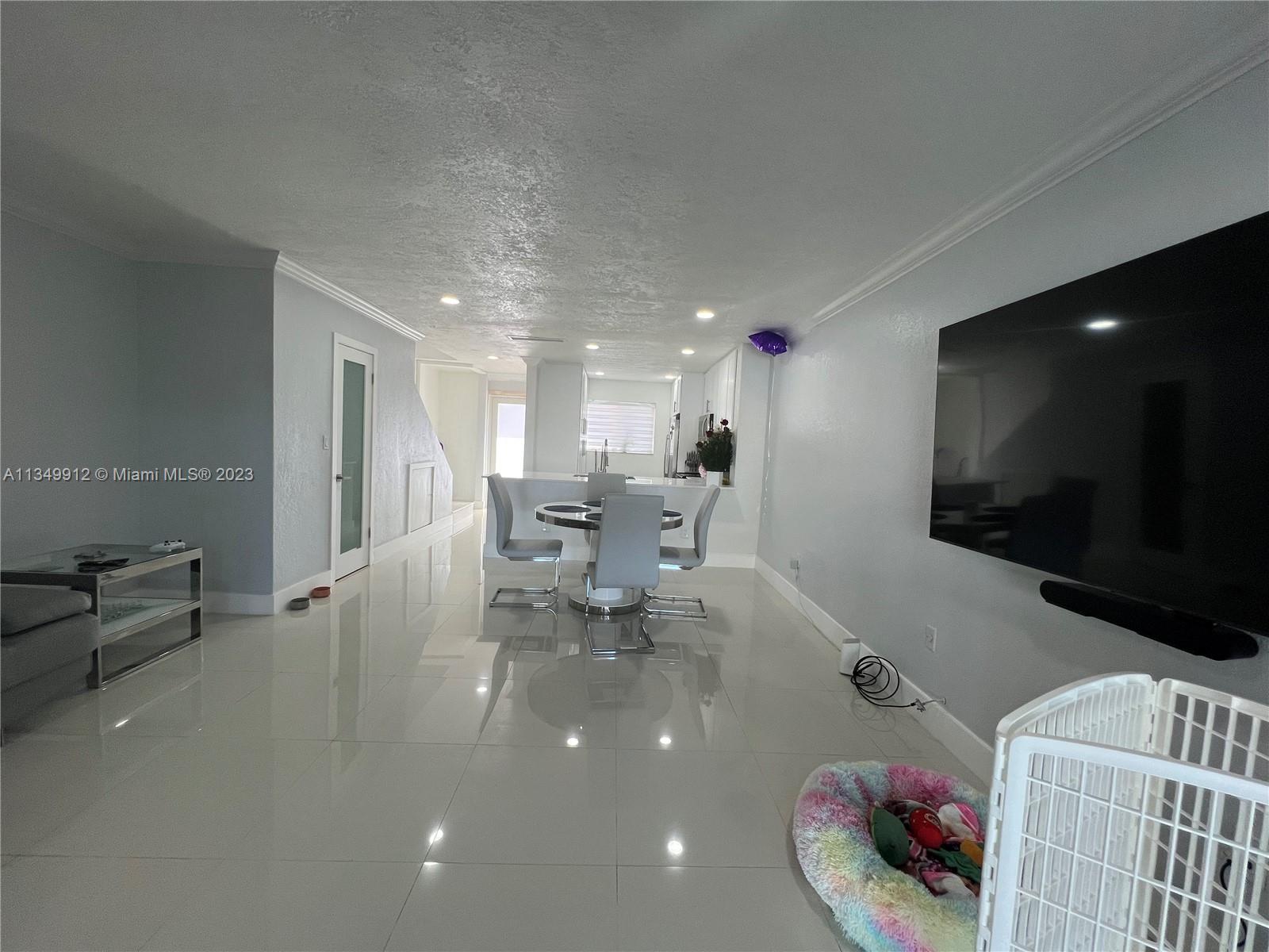 FLAMINGO LAKE - Residential