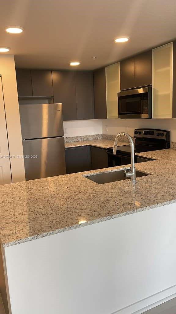Brand new and spacious 1 bedroom 1 bath at Millenia Park, Orlando. Unit ready for immediate move-in. Prime central location just minutes from Mall at Millenia with quick access to I-4, Florida Turnpike and SR-408. Close to Downtown Orlando, Universal Studios, hospitals and major shopping areas. Modern resort-style community offering pool, tennis courts, fitness center, clubhouse, lake, running trail and dog park. Washer and dryer included in unit. Move-in requirements: First month rent + security deposit.