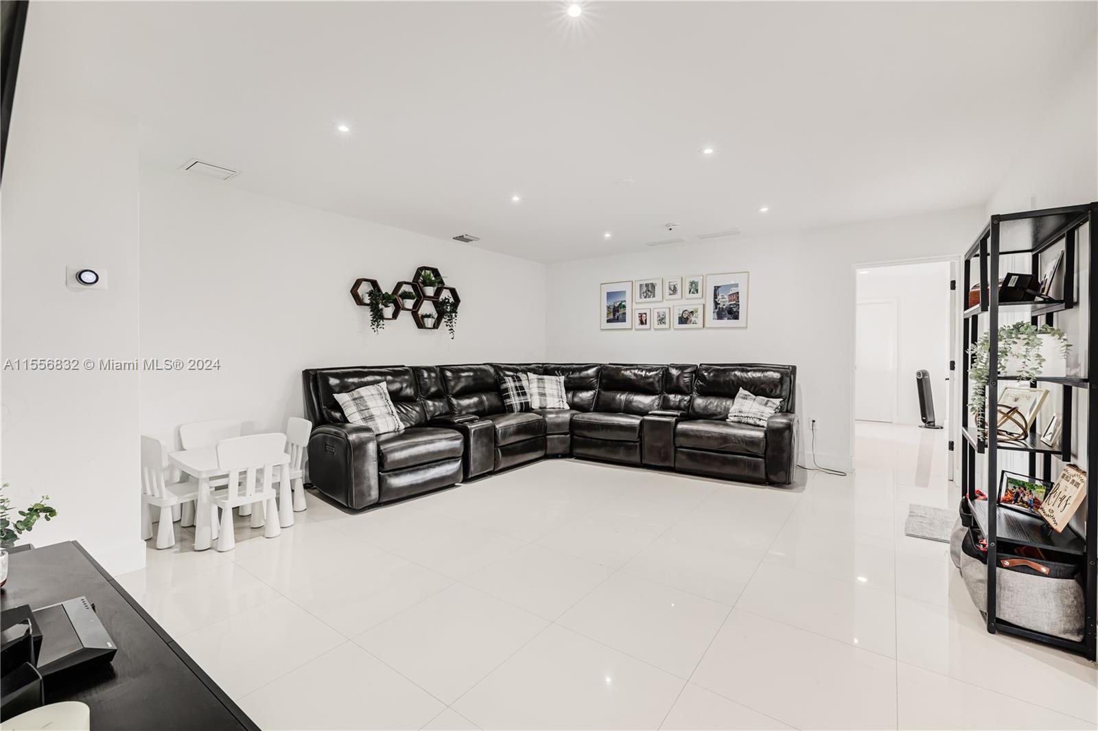 BIRD ROAD TERRACE - Residential