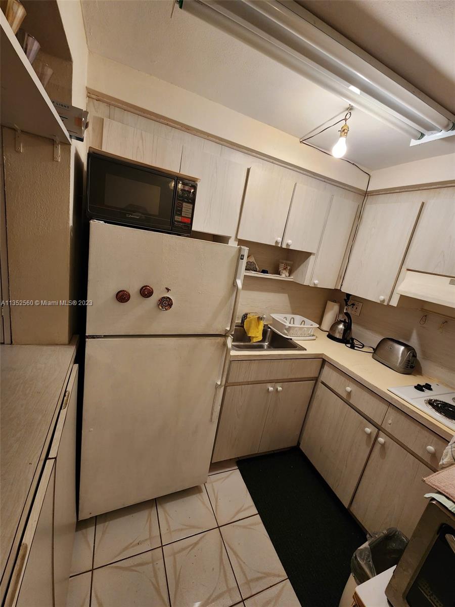 GOLDEN BAY LODGE CO-OP - Residential Lease