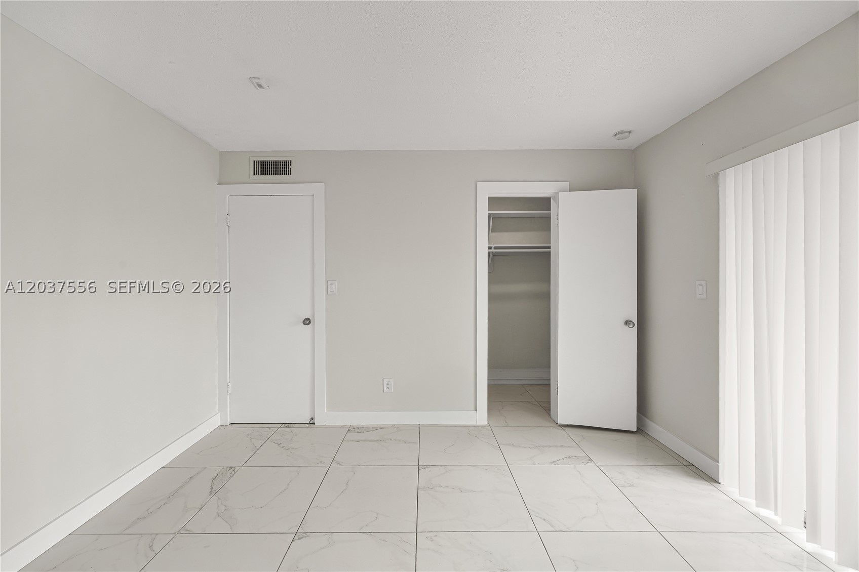HOLLYWOOD HILLS - Residential Lease