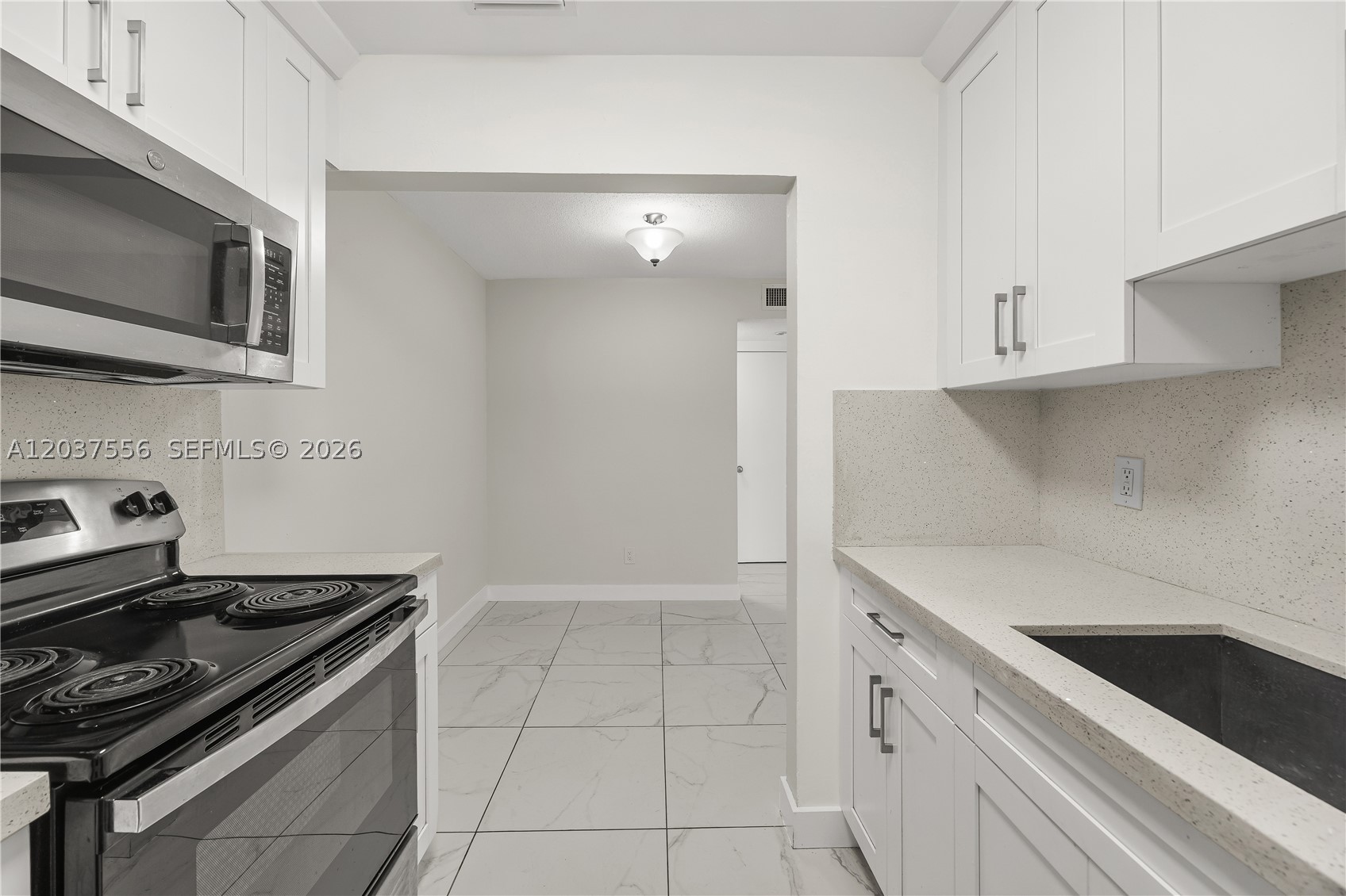 HOLLYWOOD HILLS - Residential Lease