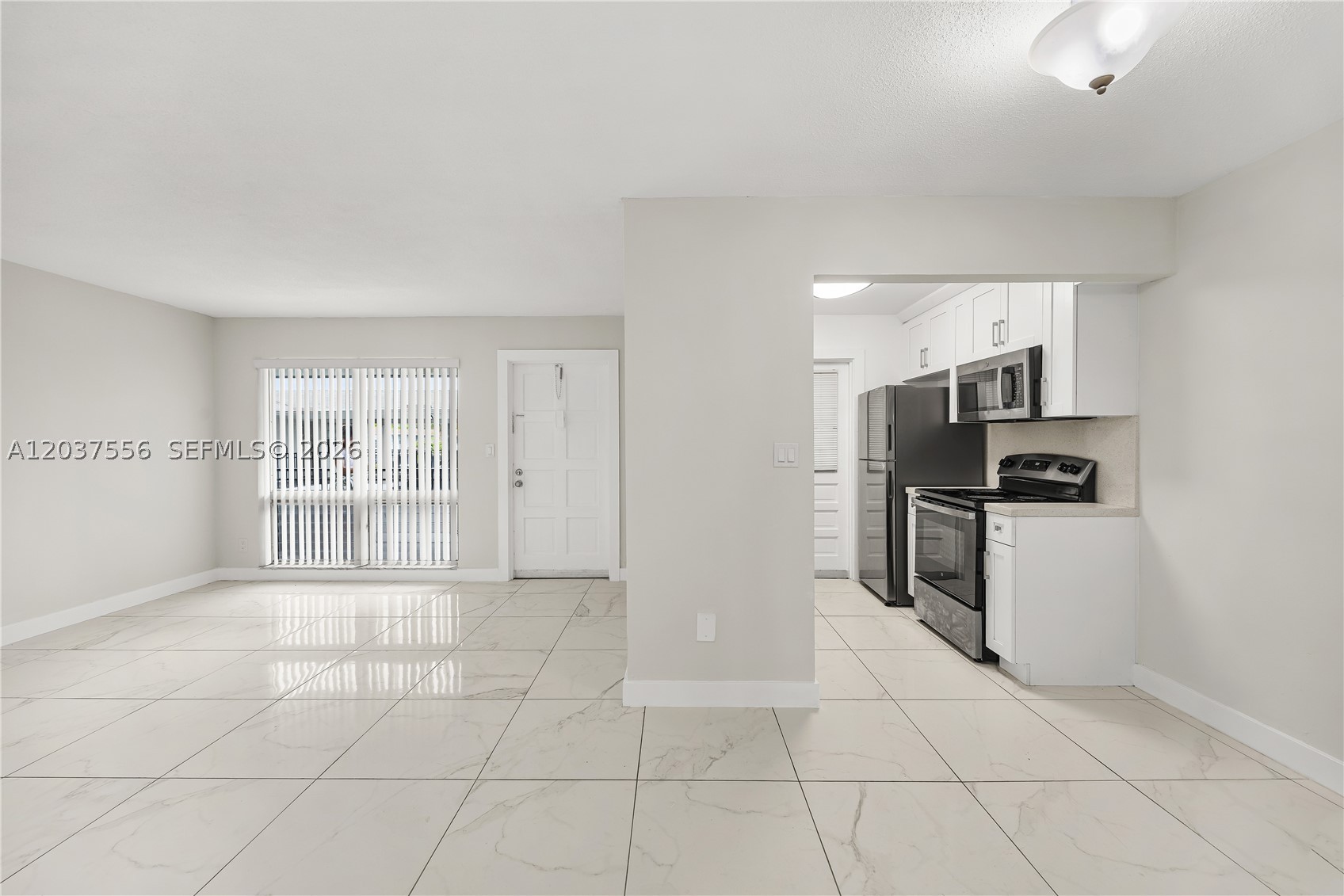 HOLLYWOOD HILLS - Residential Lease