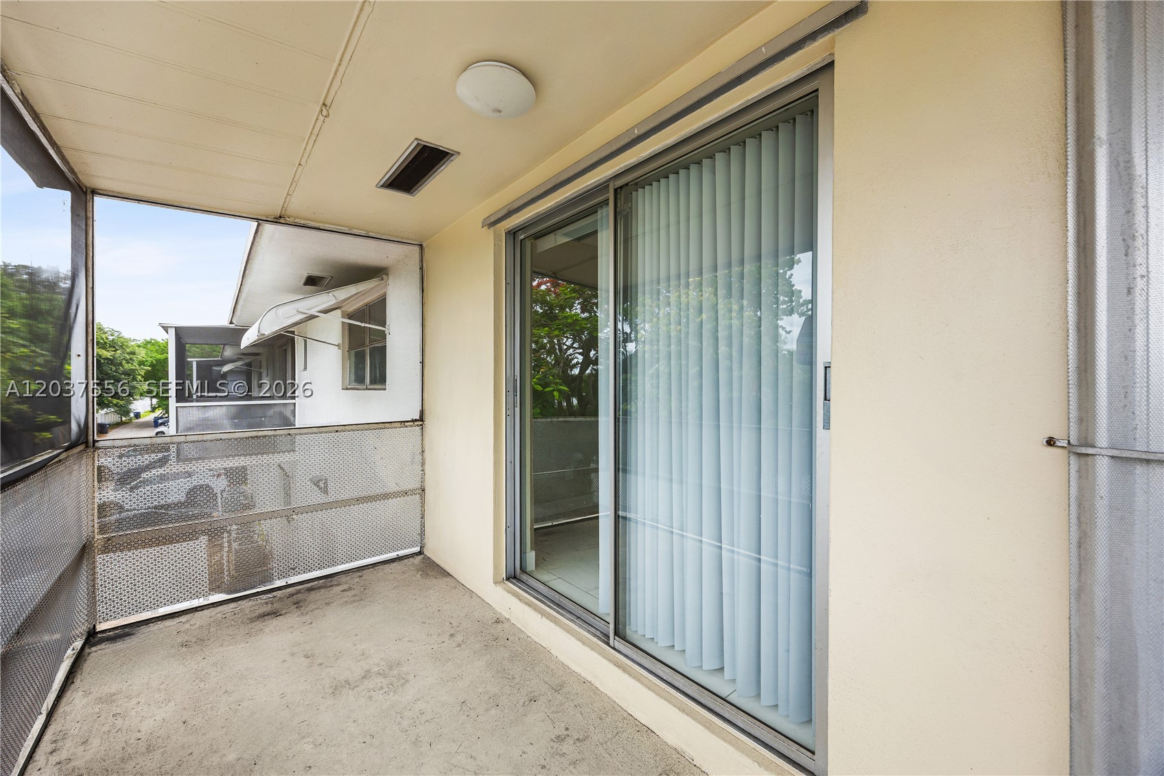 HOLLYWOOD HILLS - Residential Lease