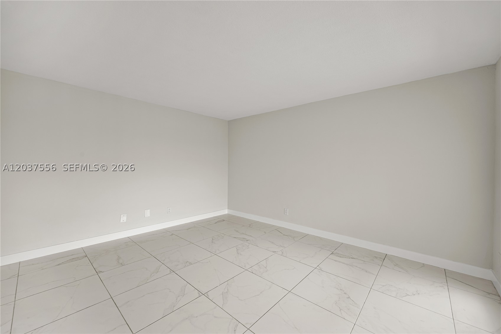 HOLLYWOOD HILLS - Residential Lease