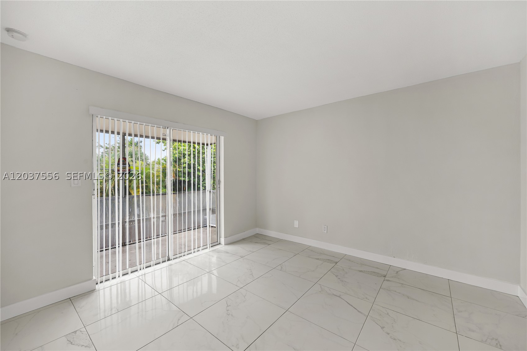 HOLLYWOOD HILLS - Residential Lease