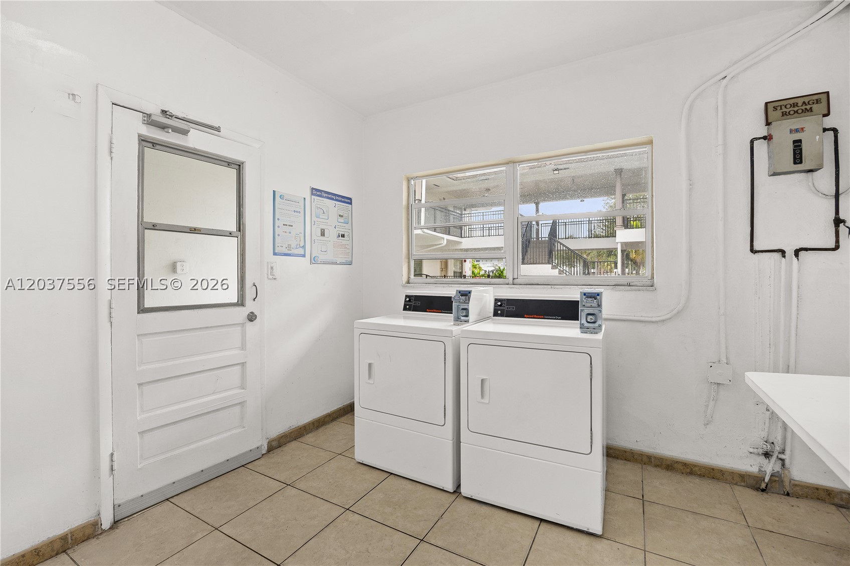 HOLLYWOOD HILLS - Residential Lease