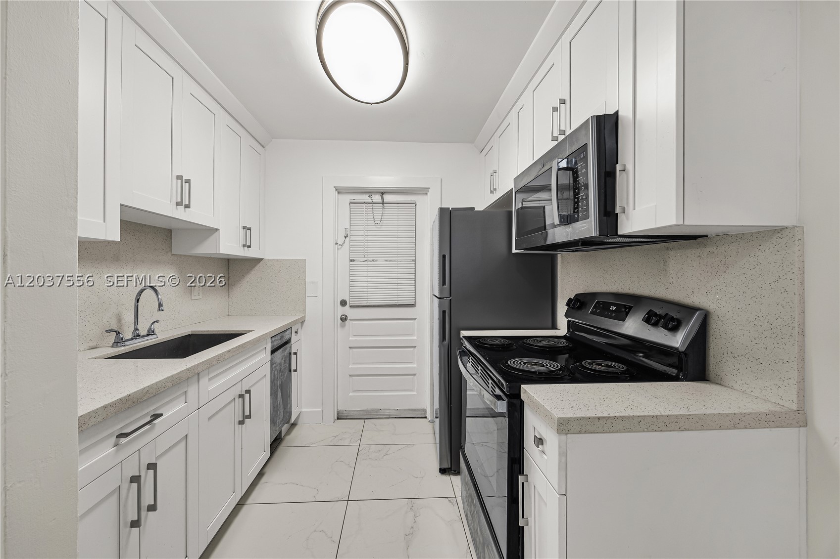 HOLLYWOOD HILLS - Residential Lease