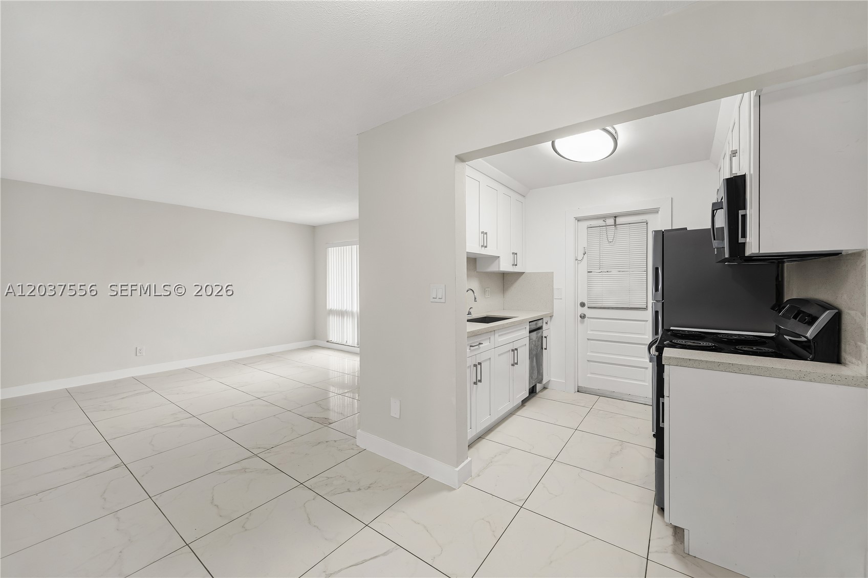 HOLLYWOOD HILLS - Residential Lease