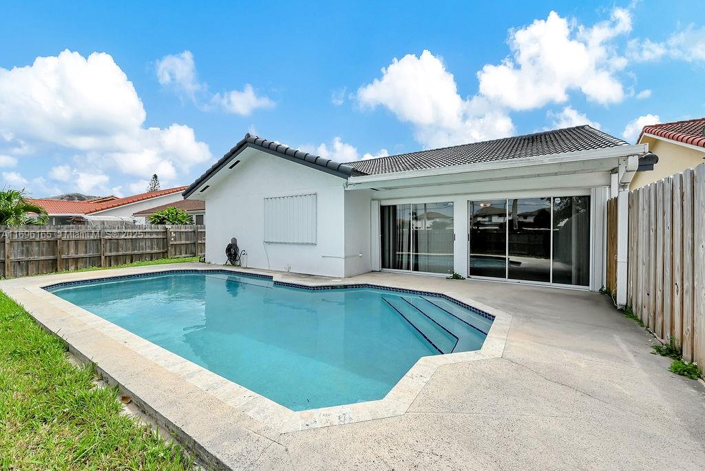 C-WEST LAKES OF THE MEADO - Residential