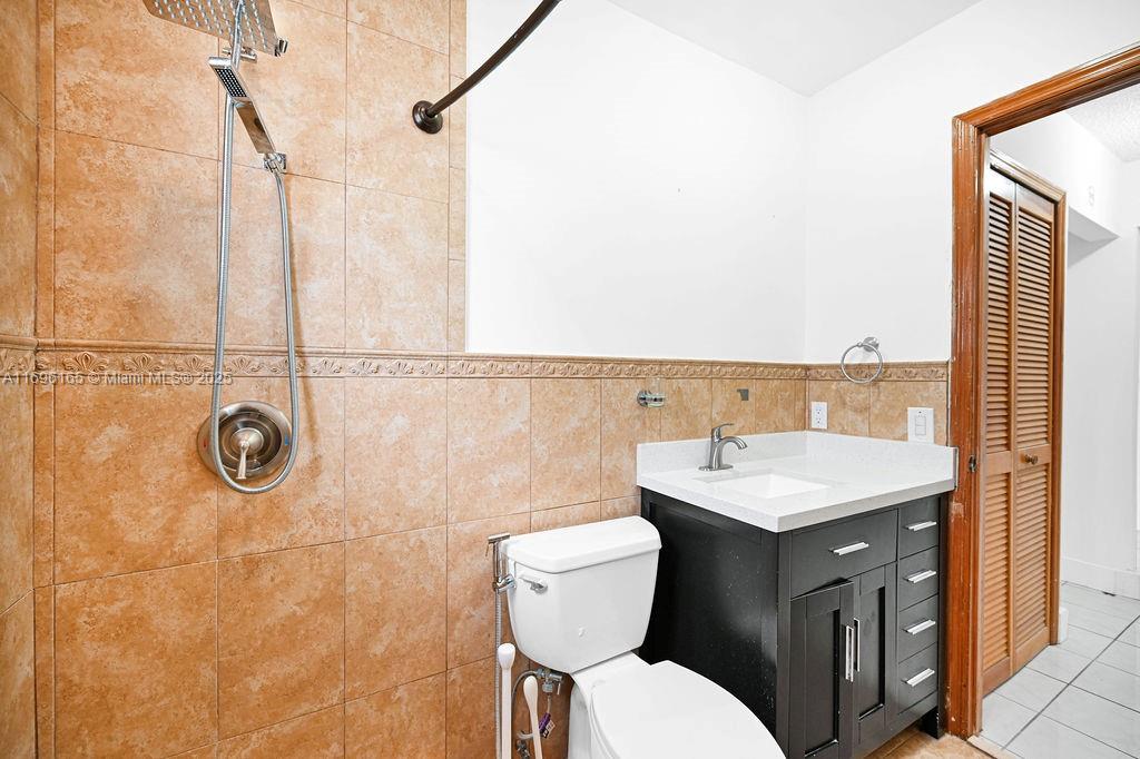 C-WEST LAKES OF THE MEADO - Residential