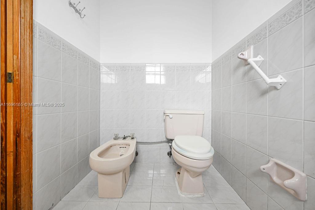 C-WEST LAKES OF THE MEADO - Residential