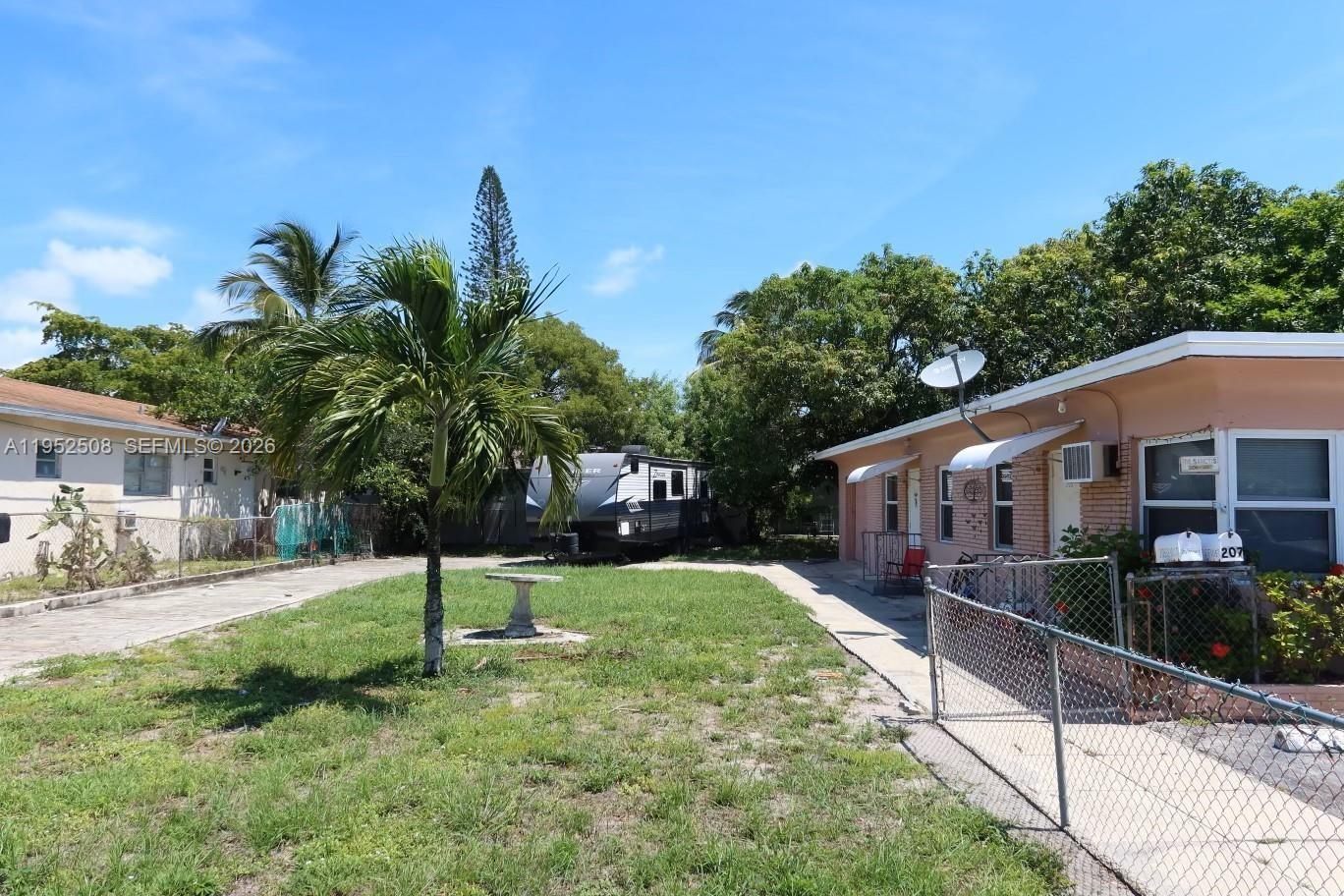 HALLANDALE PARK - Land