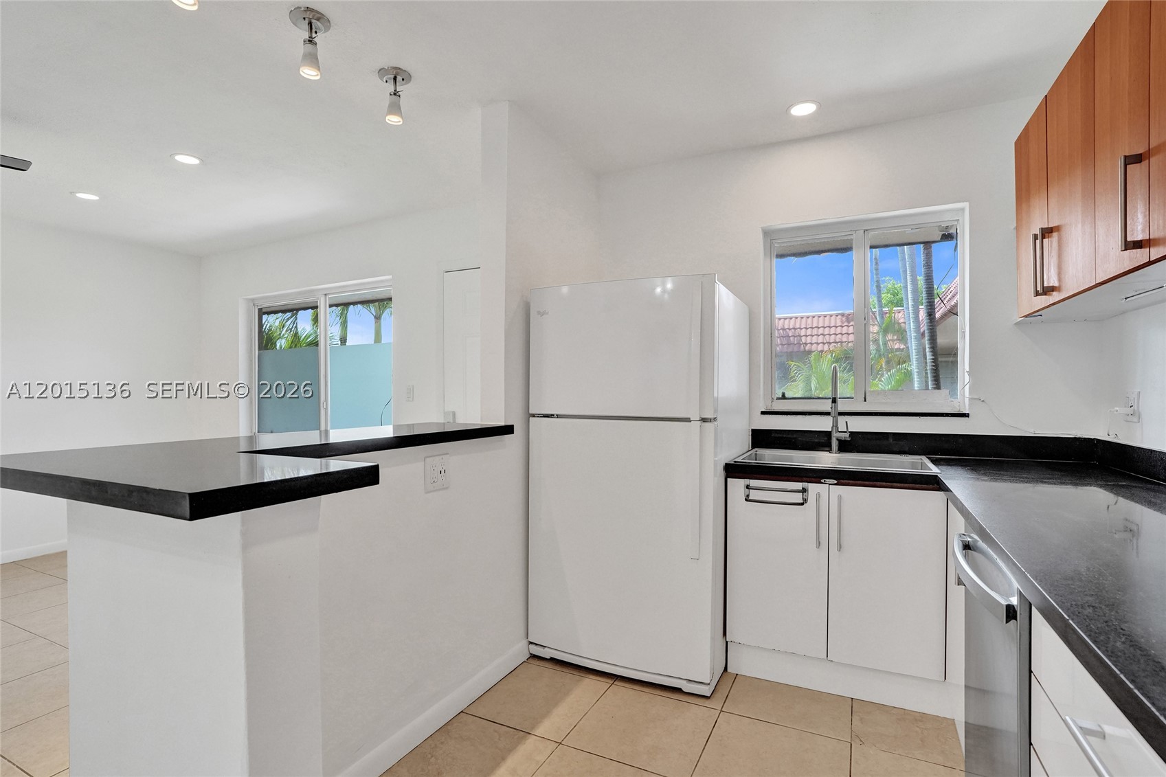 WINDSOR COURT CONDOMINIUM - Residential